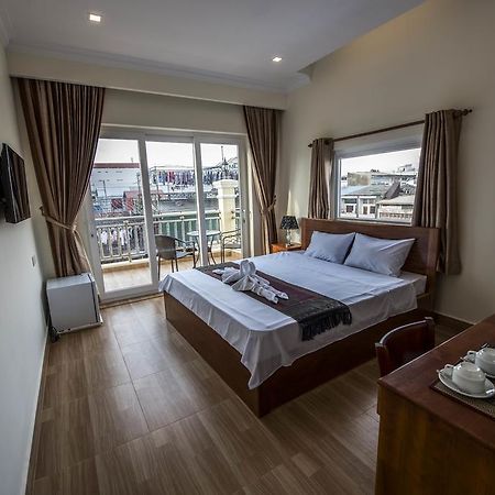 Phnom Penh Le Vincent Hotel Buitenkant foto