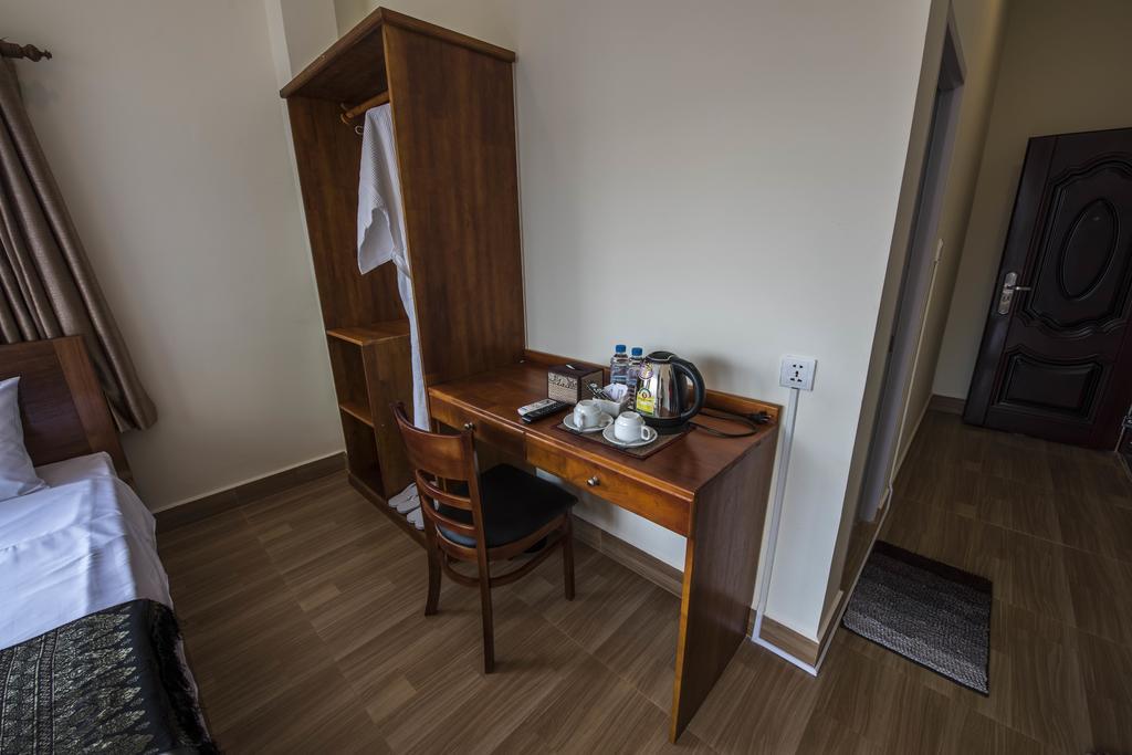 Phnom Penh Le Vincent Hotel Buitenkant foto